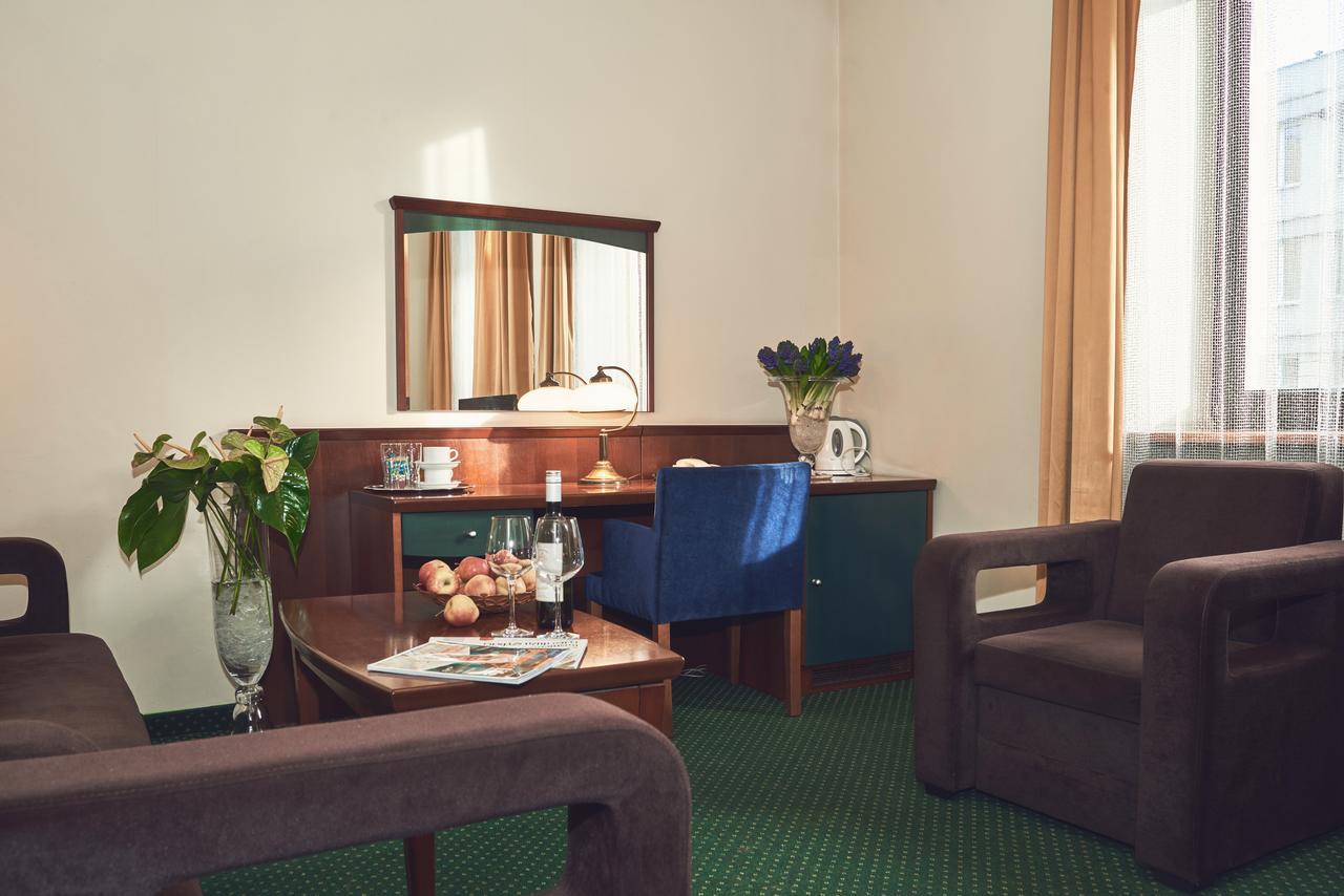 Nobilton Hotel Красков Екстериор снимка