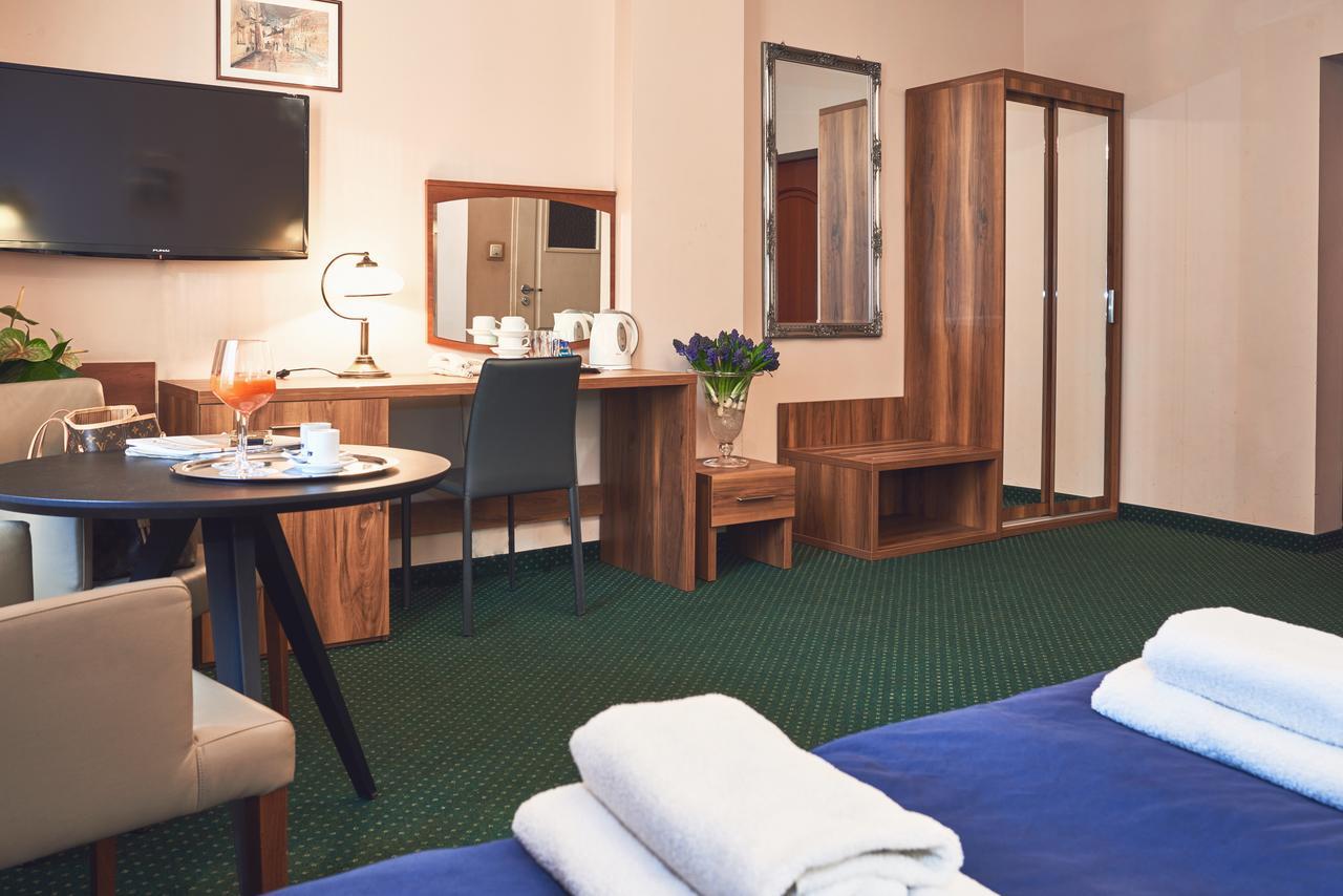 Nobilton Hotel Красков Екстериор снимка
